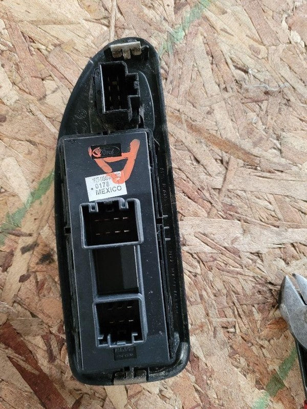 Door Switch Front FORD WINDSTAR 00 01 02 03