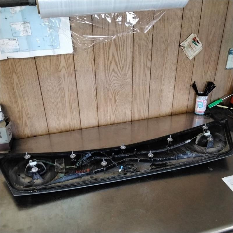 Tail Light Assembly CHEVY IMPALA Rl 00 01 02 03 04