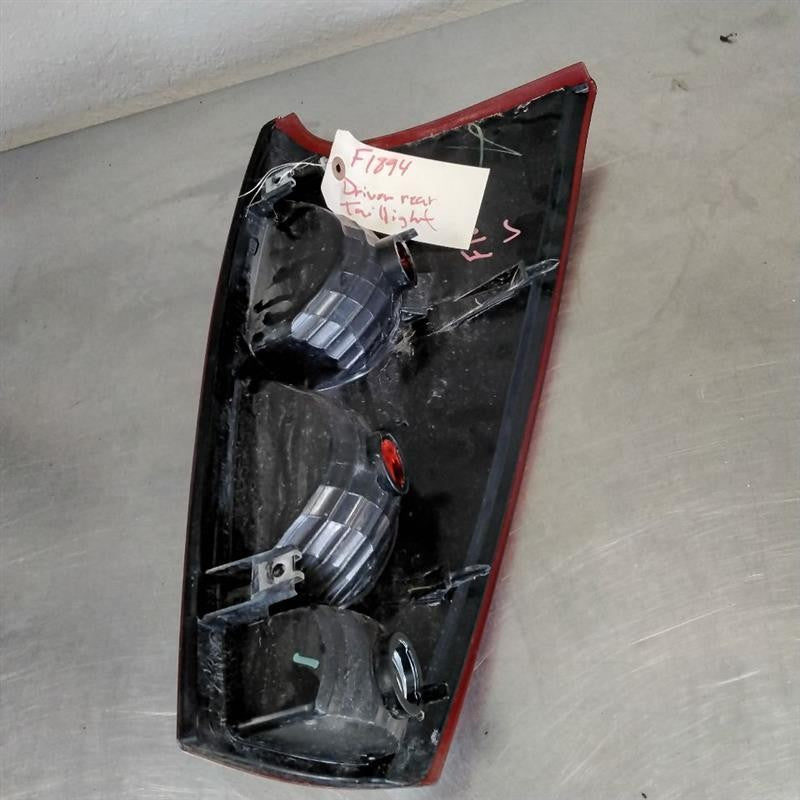 Tail Light Assembly CHEVY AVALANCHE 1500 Left 02 03 04 05 06
