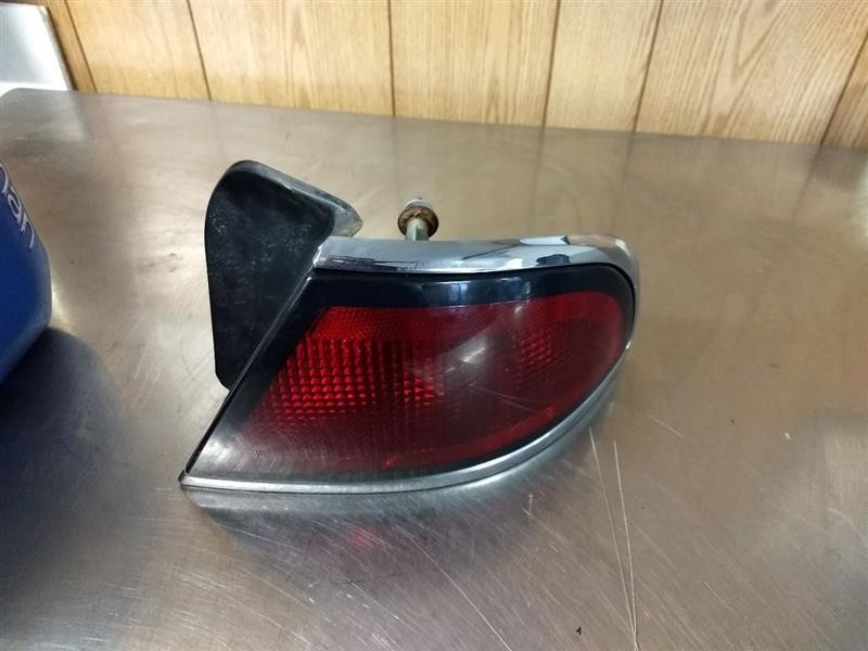 Tail Light Assembly BUICK LESABRE Right 97 98 99