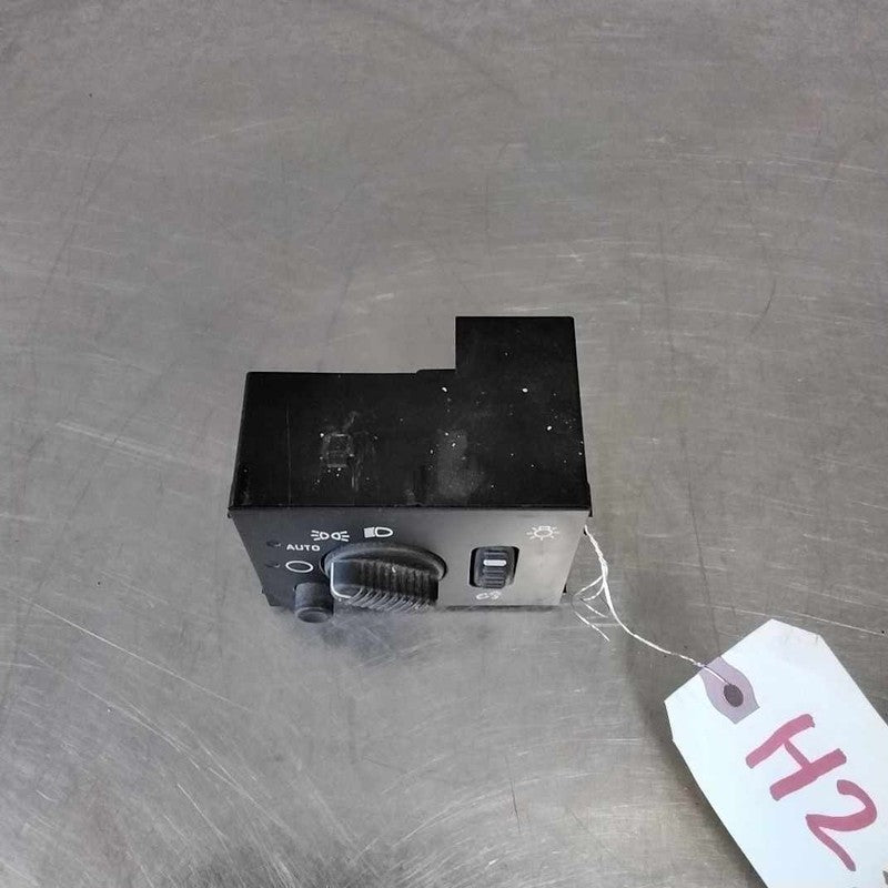 2003-2007 Headlight Switch (dash Mtd) GMC Sierra 1500