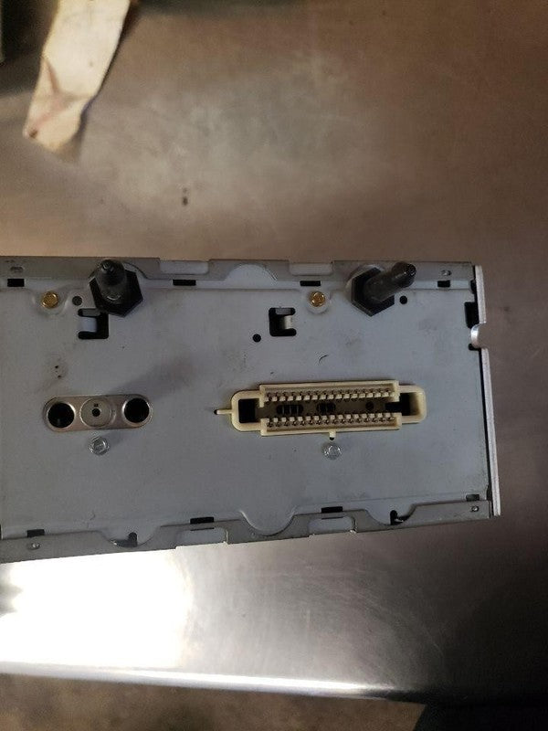 Audio & Visual Equip.(radio) PONTIAC BONNEVILLE 00 01 02
