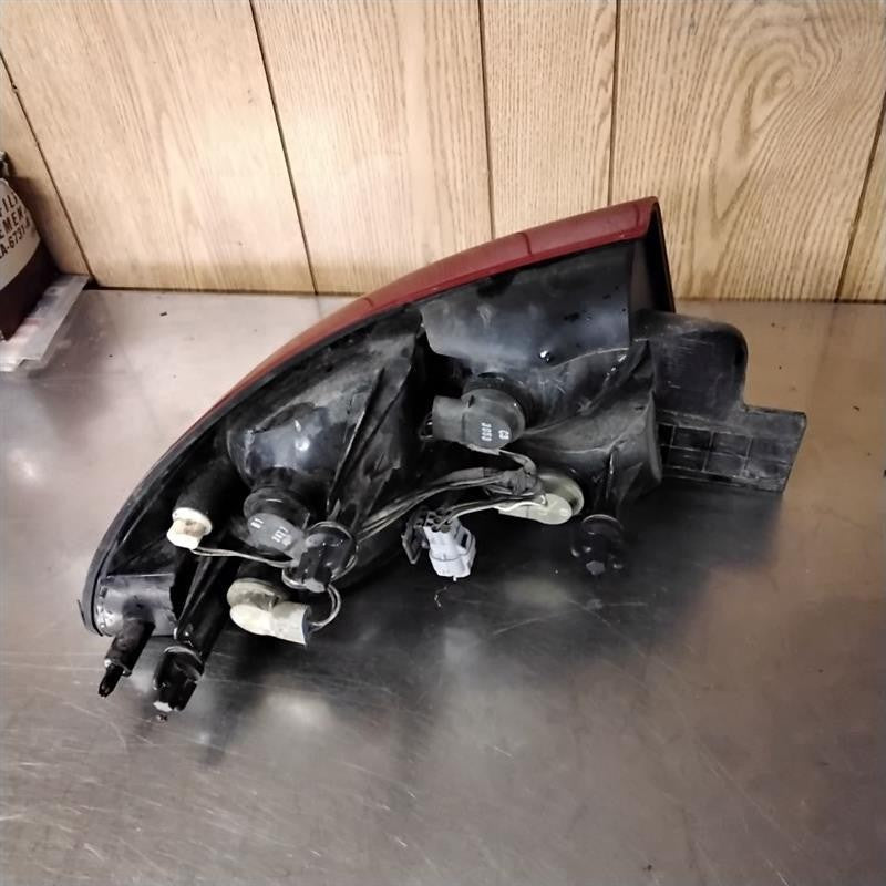 Tail Light Assembly DODGE INTREPID Right 98 99 00 01 02 03 04