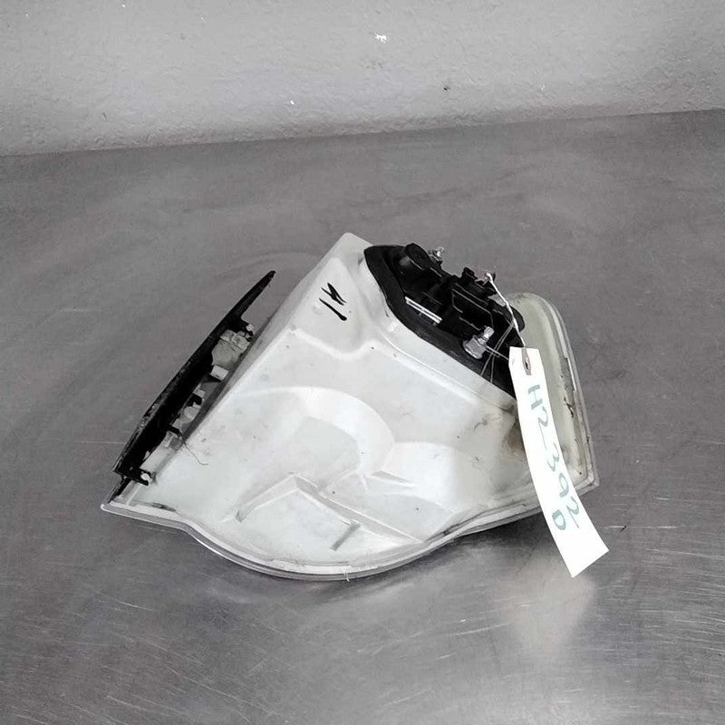 2005-2007 Jetta (Except GLI) Left Tail Light Assembly Quarter Panel Mo