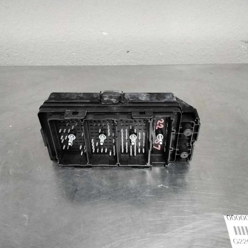2004 Chevrolet Malibu Engine Fuse Box OEM#22728824