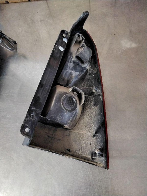 Tail Light Assembly FORD FOCUS Left 00 01 02 03 04 05 06 07