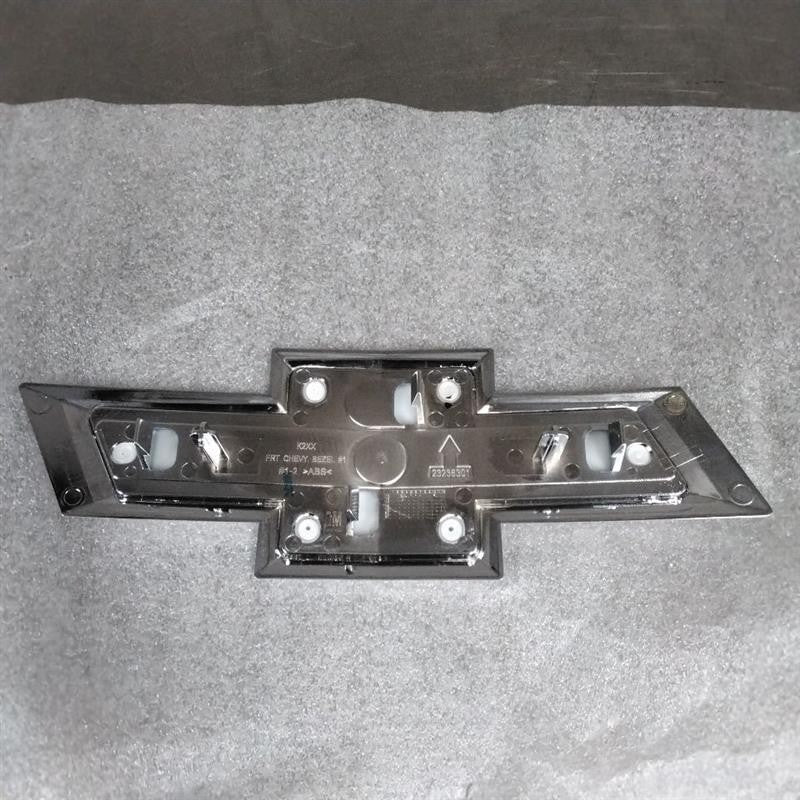 2016 Chevrolet Silverado 1500 Emblem OEM#23236301 New In Box