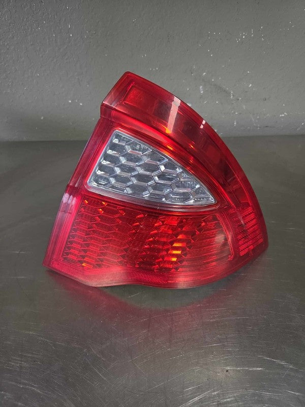 2010-2012 Ford Fusion Right Tail Light Assembly