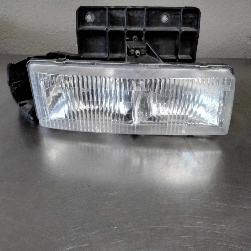 1995-2005 GMC Safari Right Headlamp Assembly OEM#16524092