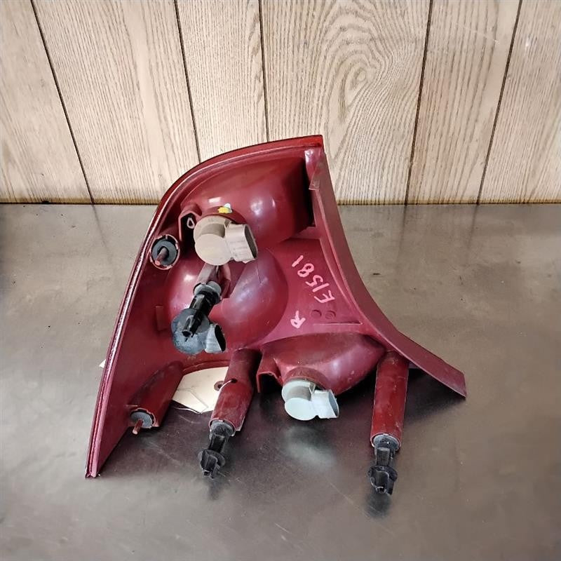 Tail Light Assembly FORD FOCUS Right 00 01 02 03 04