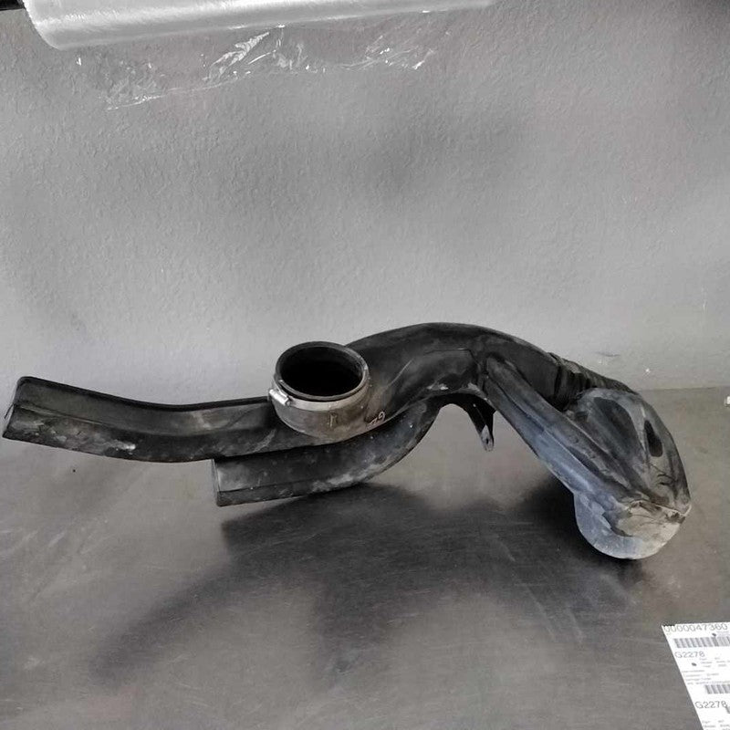 Air Intake Tube/resonator CHEVY AVALANCHE 1500 05