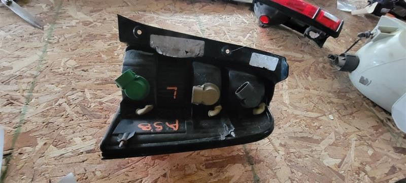 Tail Light Assembly FORD ESCAPE Left 01 02 03 04 05 06 07