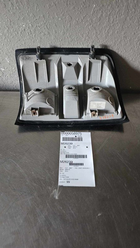 2014-2015 GMC Sierra 1500 Right Tail Light Assembly OEM# 23424738
