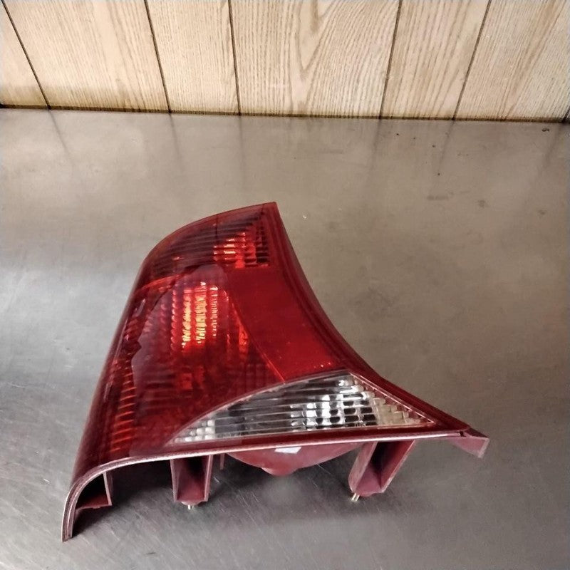 Tail Light Assembly FORD FOCUS Left 00 01 02 03 04