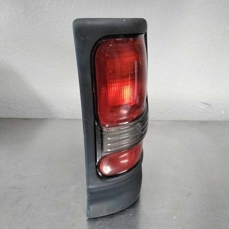 1994-2001 Dodge Pick Up 1500 Right Tail Light Assembly