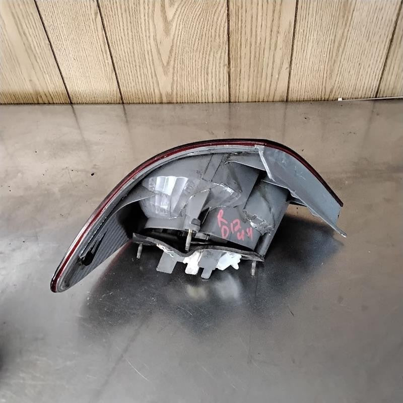 Tail Light Assembly TOYOTA COROLLA Right 03 04 05 06 07 08