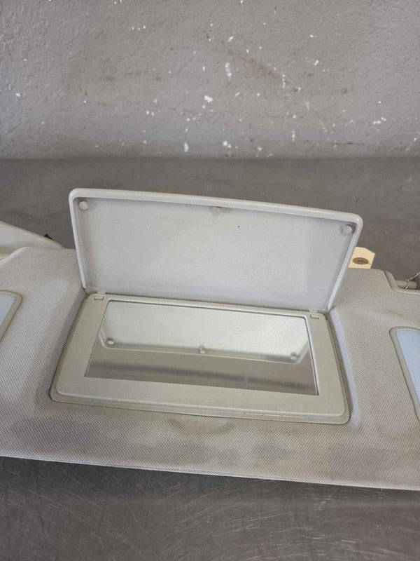 Sun Visor SUBURBAN 1500 Right 07 08 09 10 11 12 13 14