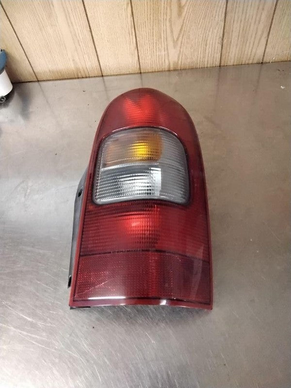 Tail Light Assembly OLDS SIHLOUETTE Right 97 98 99 00 01 02 03 04