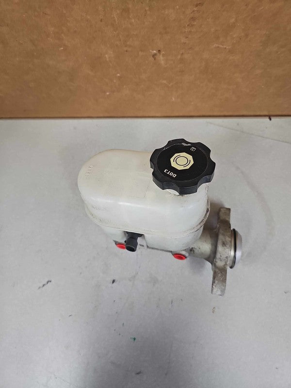 2007-2013 GMC Sierra 1500 Master Cylinder OEM#19432946