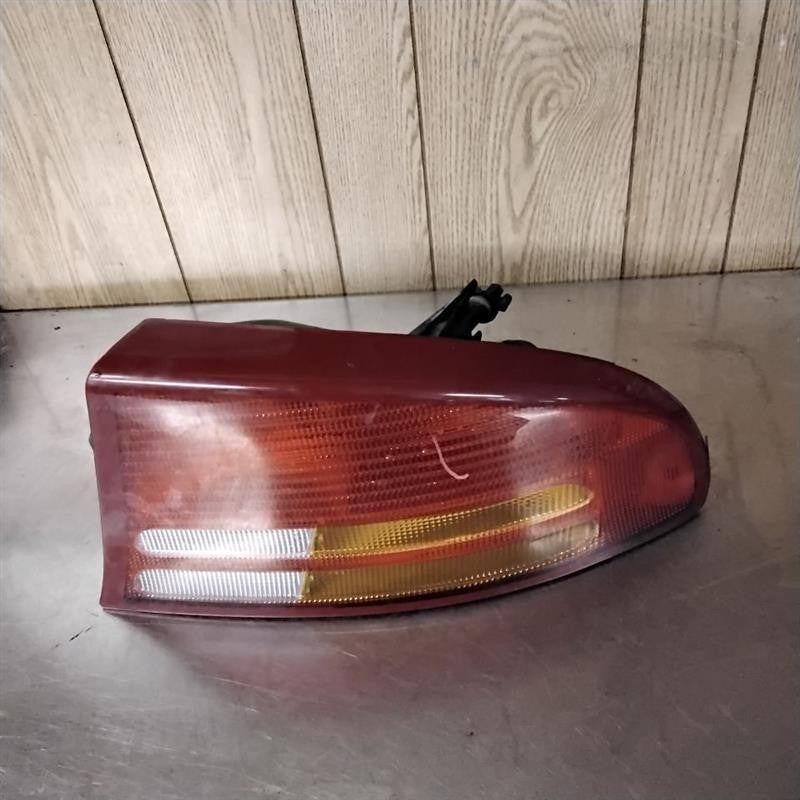 Tail Light Assembly DODGE INTREPID Right 98 99 00 01 02 03 04