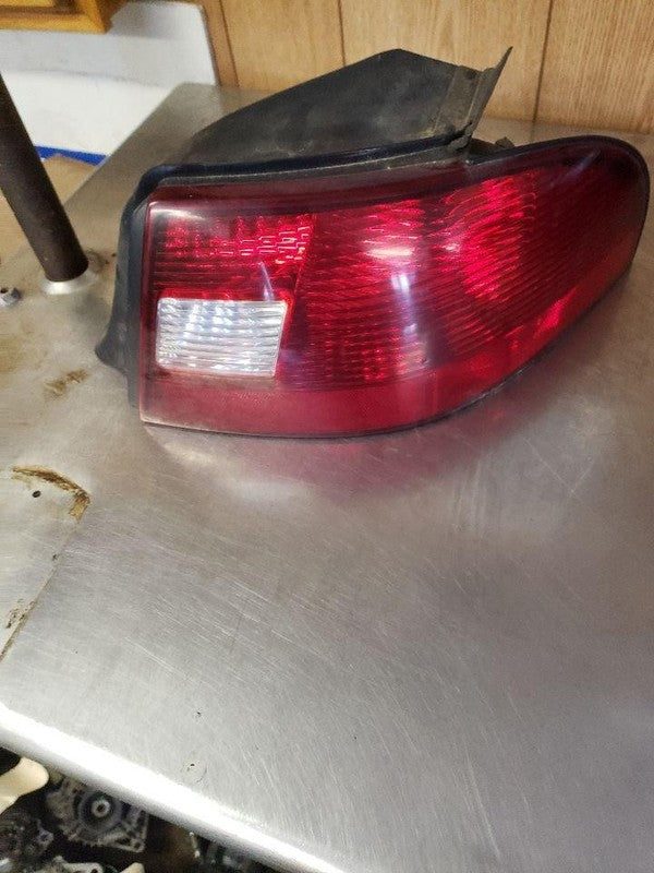 Tail Light Assembly MERCURY SABLE Right 00 01 02 03