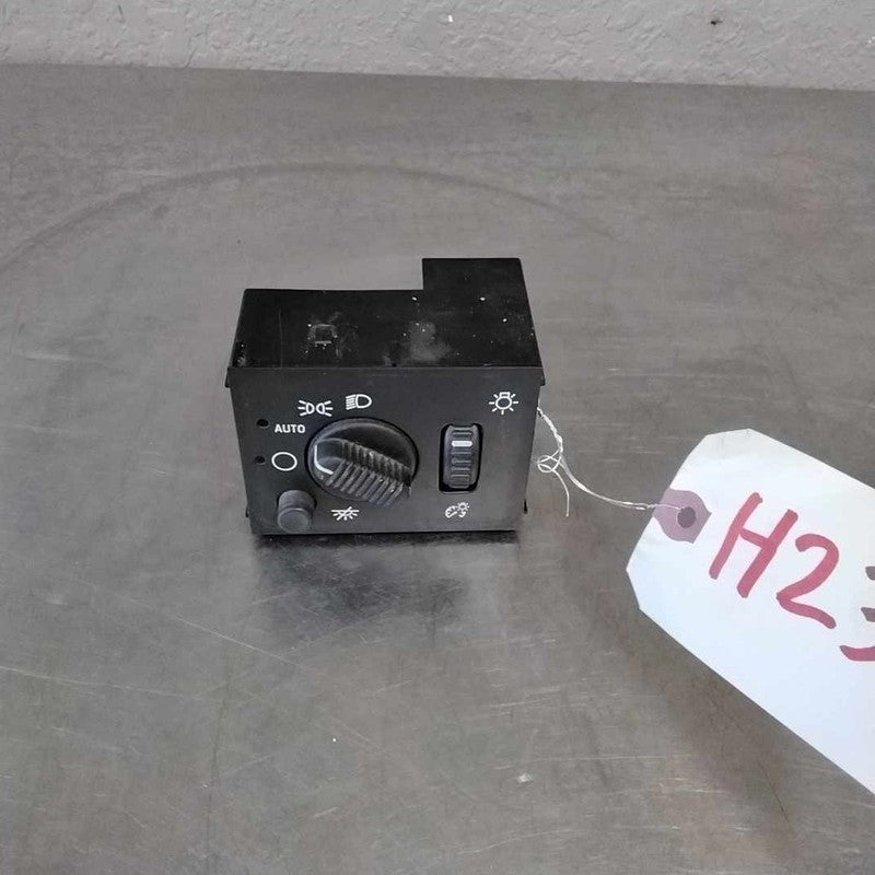 2003-2007 Headlight Switch (dash Mtd) GMC Sierra 1500