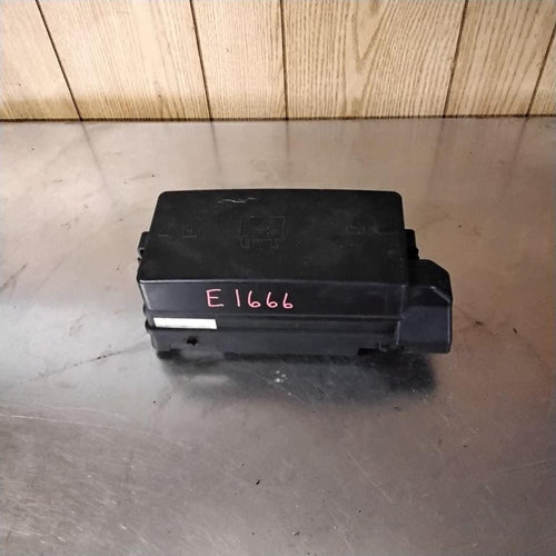 2004-2005 Saturn Vue Engine Fuse Box OEM#22715415