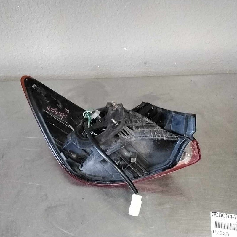 Tail Light Assembly TOYOTA AVALON Right 05 06 07 10