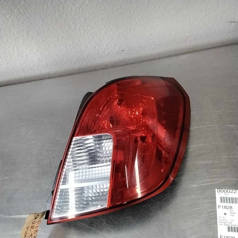 2013-2015 Chevrolet Captiva Right Tail Light Assembly OEM# 23120004
