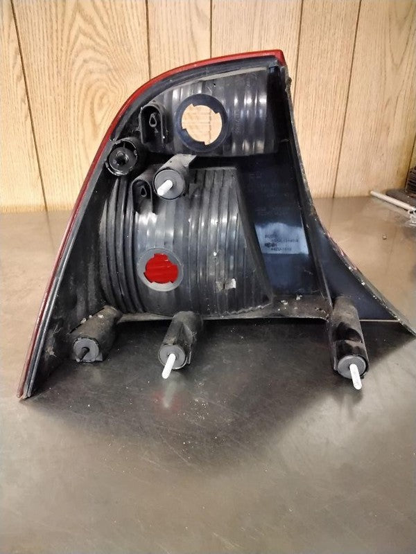 Tail Light Assembly FORD FOCUS Right 05 06 07