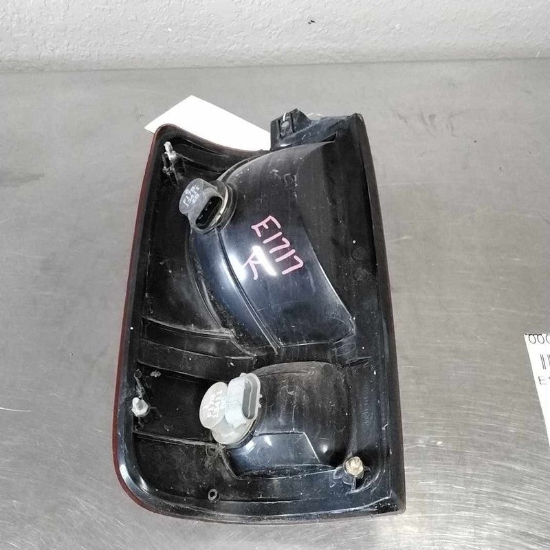 Tail Light Assembly FORD EXPEDITION Right 97 98 99 00 01 02