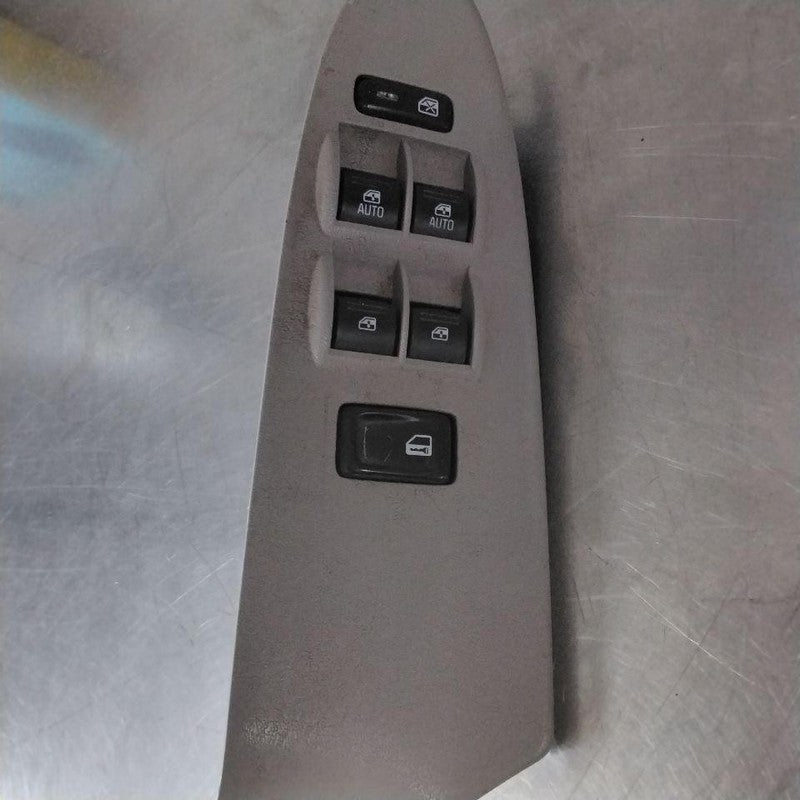 Door Switch Front TRAILBLAZER 06 07 08 09