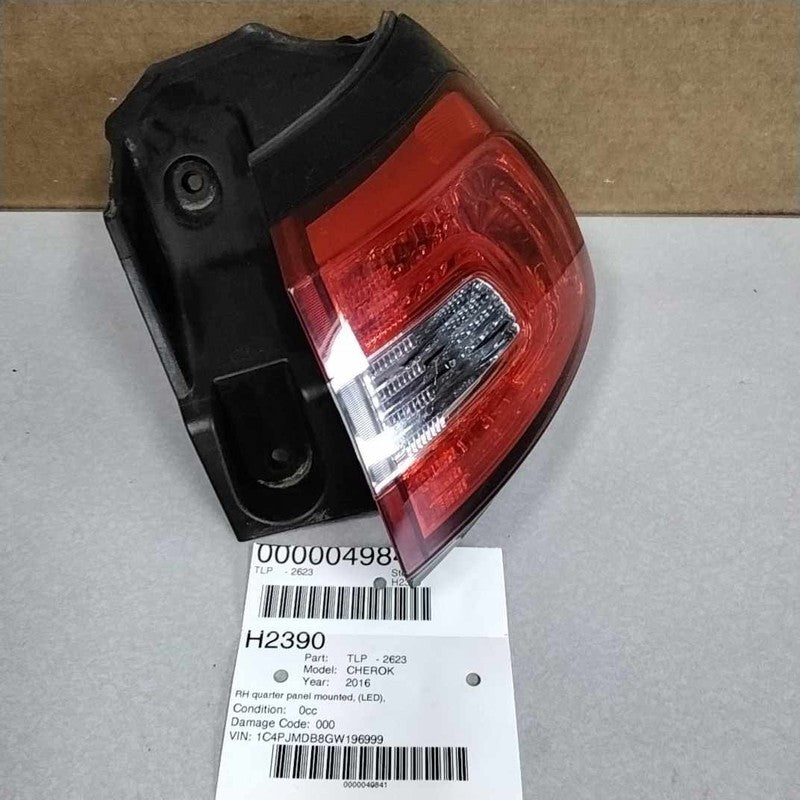 2014-2018 Jeep Cherokee Right Tail Light Assembly OEM# 68102906AF
