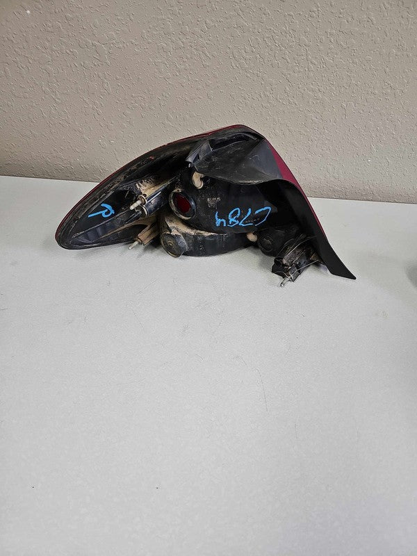 Tail Light Assembly FORD TAURUS Right 04 05 06 07