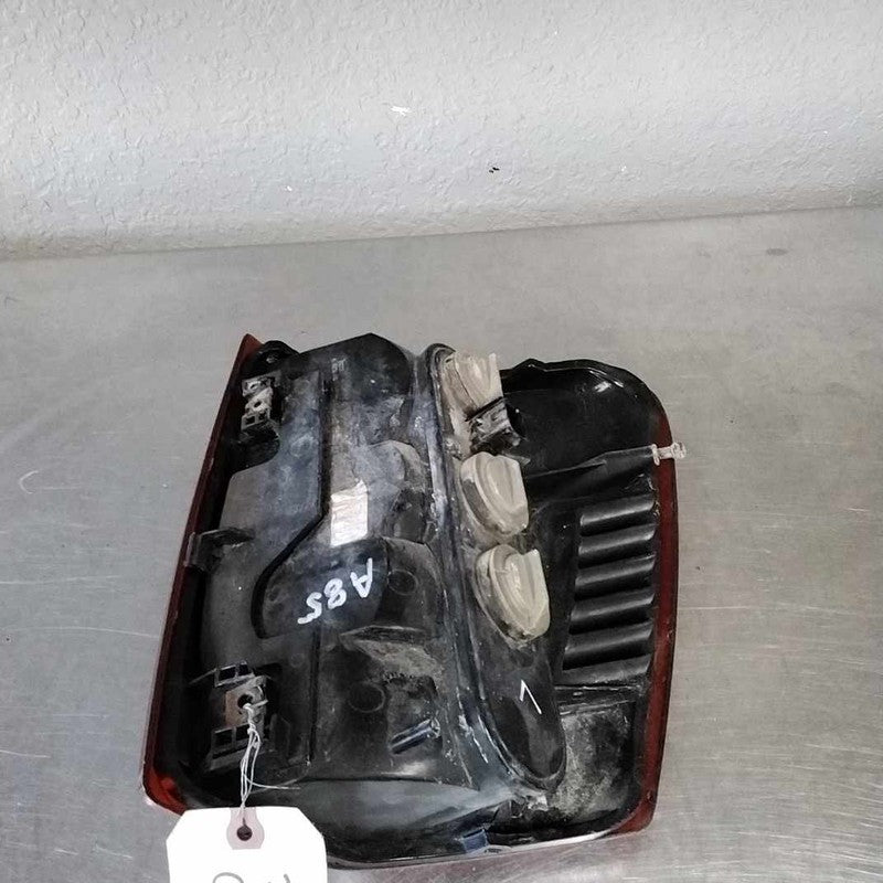 Tail Light Assembly JEEP GRAND CHEROKEE Left 99 00 01 02 03