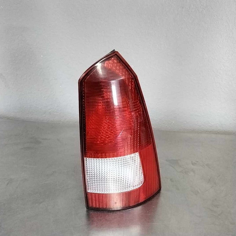 Tail Light Assembly FORD FOCUS Right 00 01 02 03 04 05 06 07