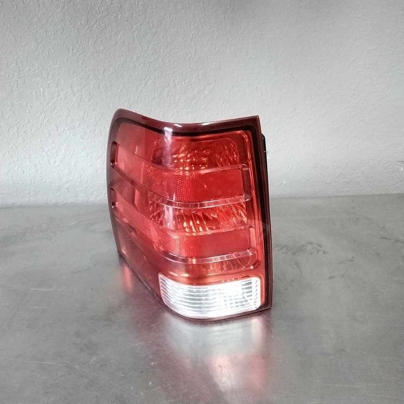 2003-2006 Left Tail Light Assembly Ford Expedition