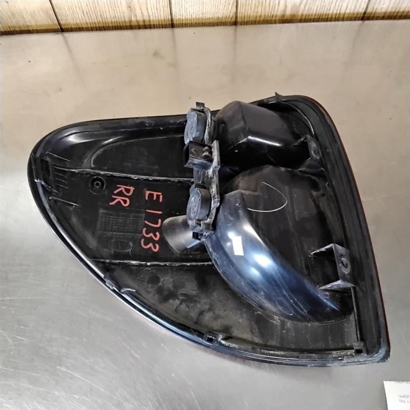 Tail Light Assembly CHRYSLER TOWN CNTRY Right 04 05 06 07