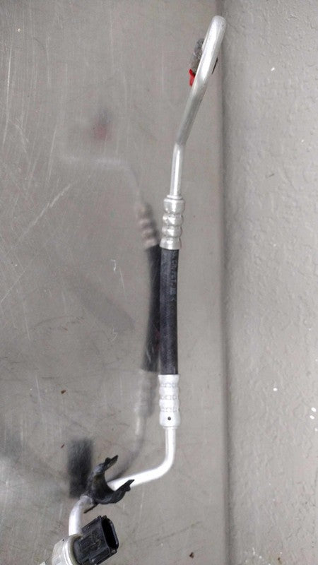 2010-12 Hyundai Santa Fe A/C Refrigerant Liquid Hose Condenser to Evap
