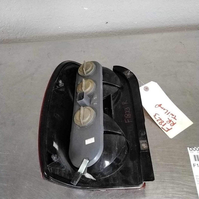 Tail Light Assembly JEEP LIBERTY Right 05 06 07