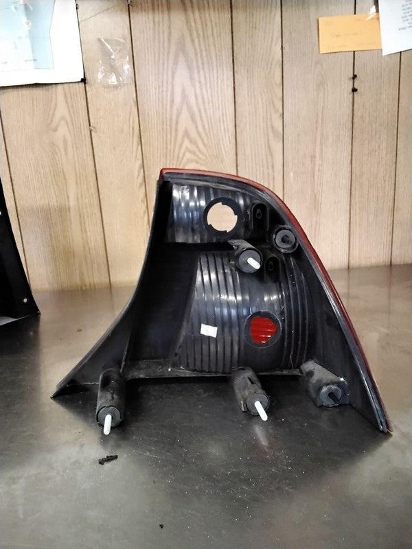 Tail Light Assembly FORD FOCUS Left 05 06 07