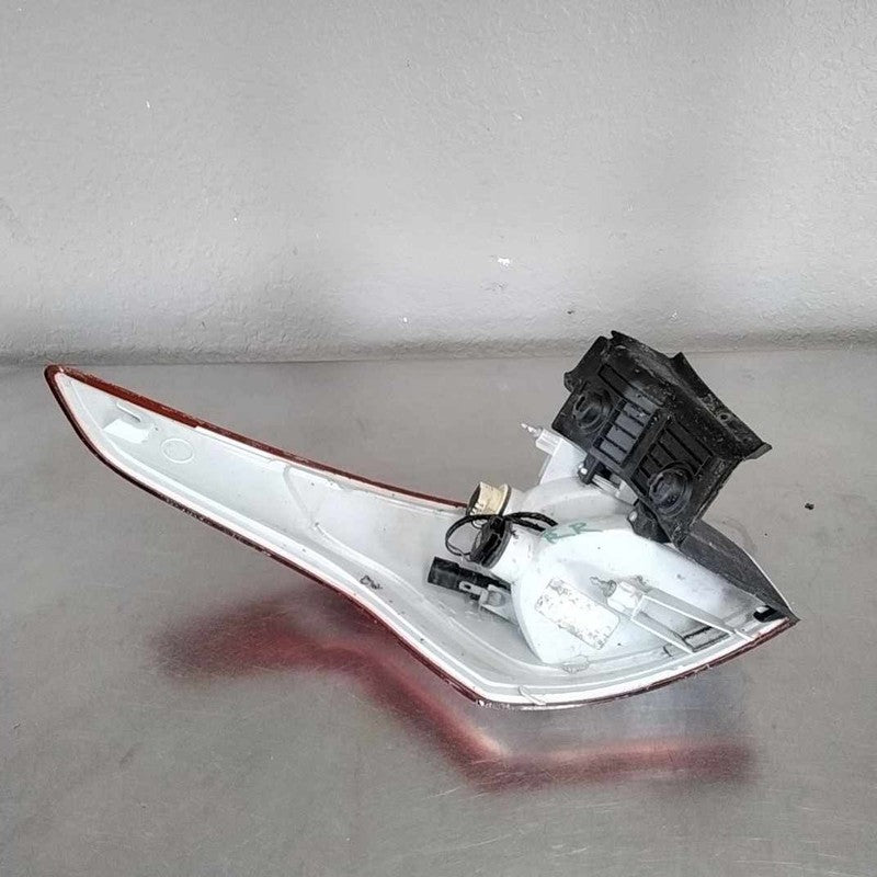2013-2016 Ford Escape Right Tail Light Assembly