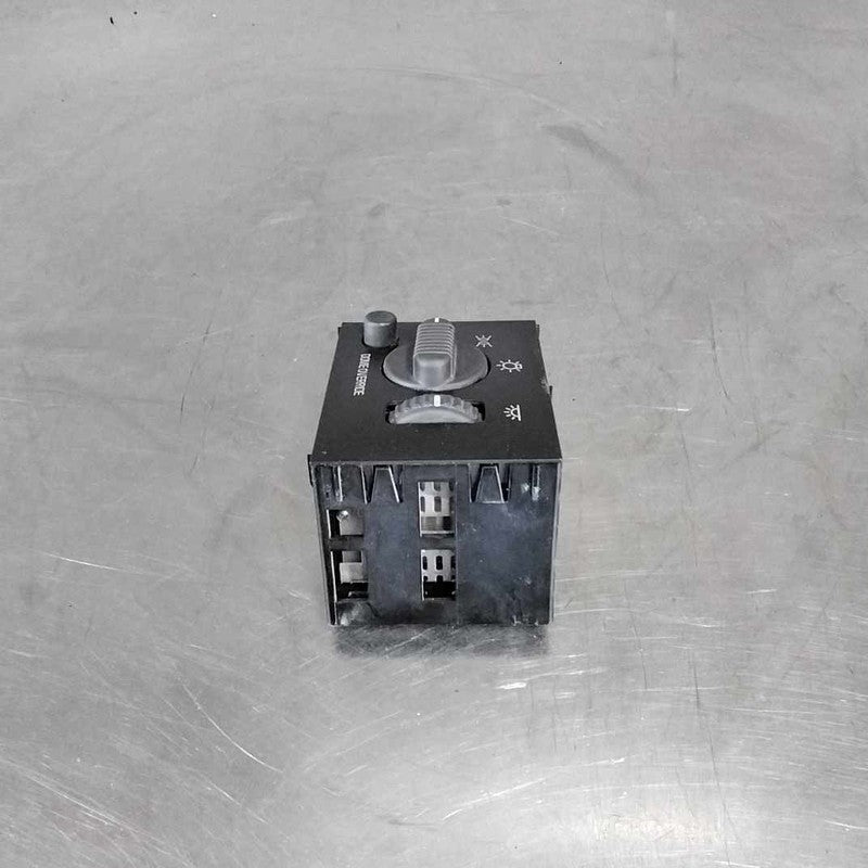 1999-2002 Headlight Switch (dash Mtd) Chevy Silverado 2500