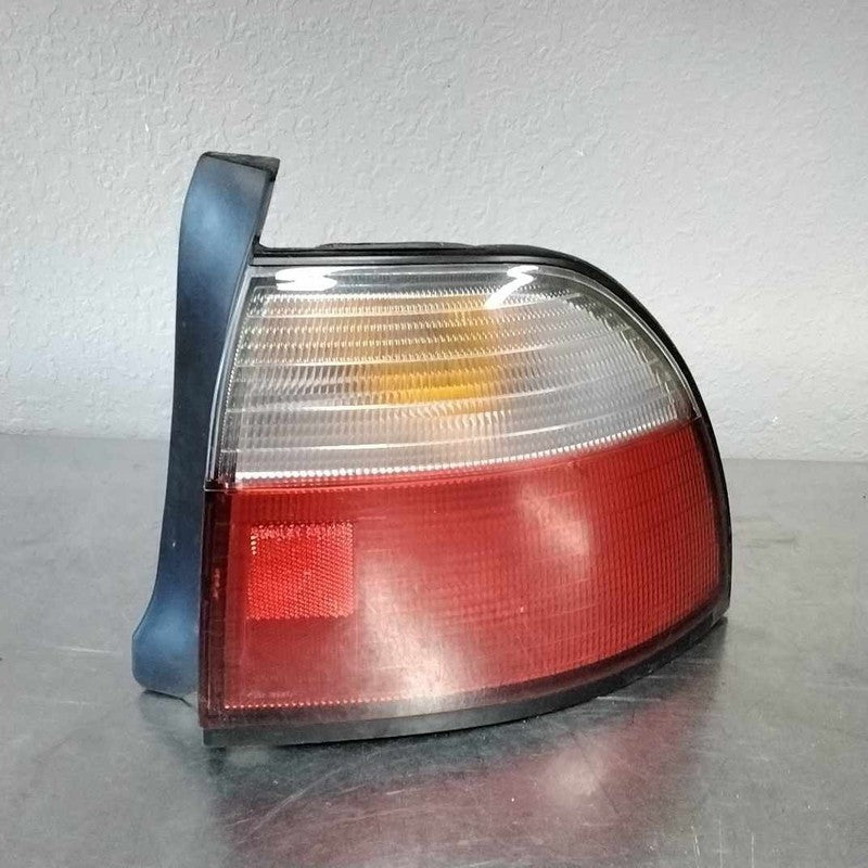 Tail Light Assembly HONDA ACCORD Right 96 97