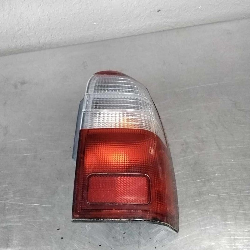 Tail Light Assembly TOYOTA 4RUNNER Right 96 97 98 99 00