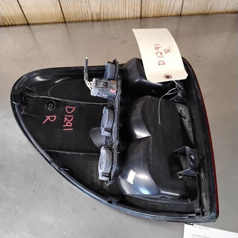 Tail Light Assembly CHRYSLER TOWN CNTRY Right 01 02 03