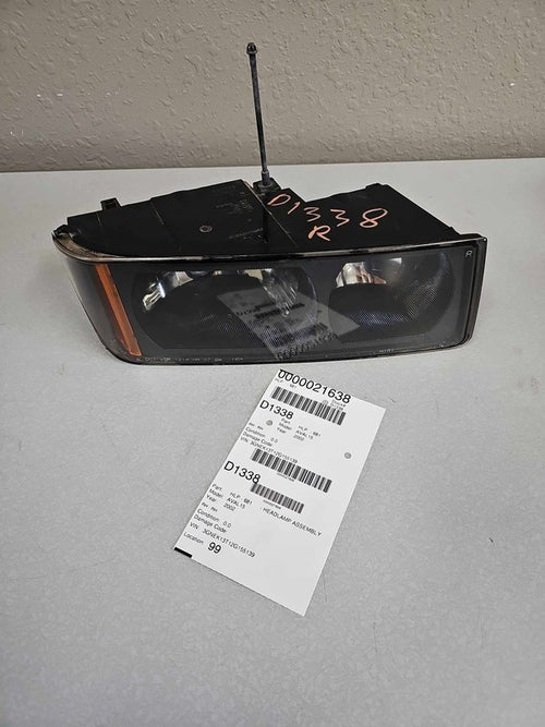2002-2005 Chevrolet Avalanche 1500 Right Headlamp Assembly