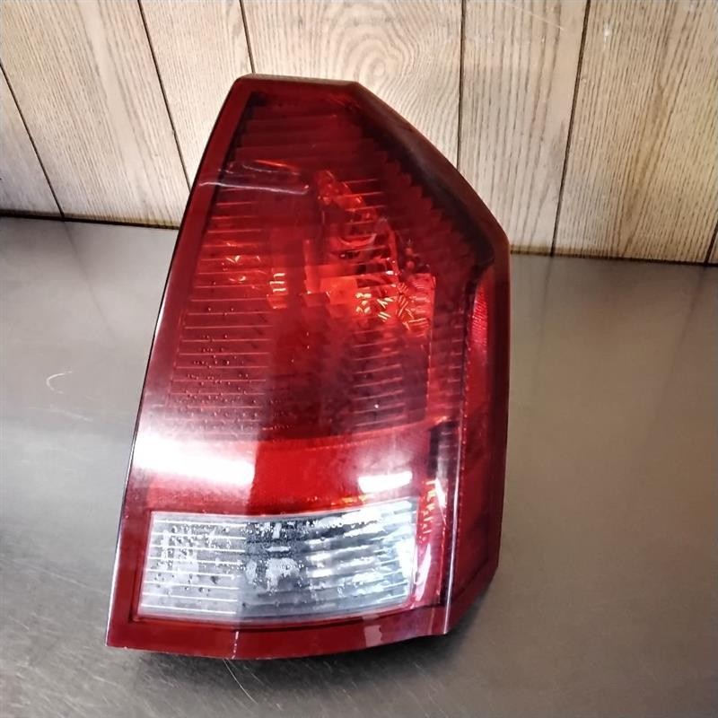 Tail Light Assembly CHRYSLER 300 Right 05 06 07