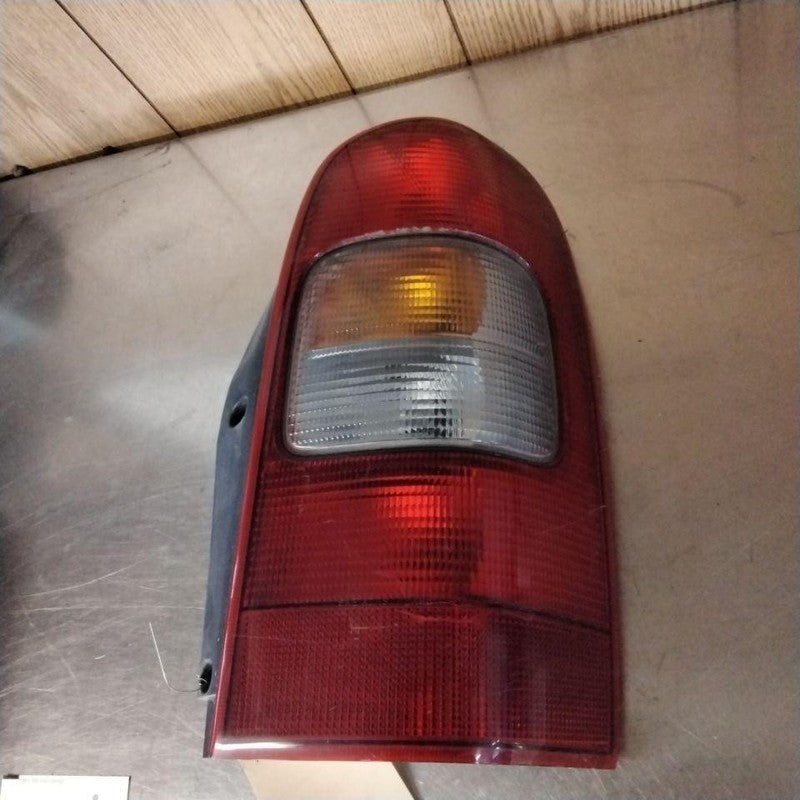 Tail Light Assembly PONTIAC MONTANA VAN Right 99 00 01 02 03 04 05