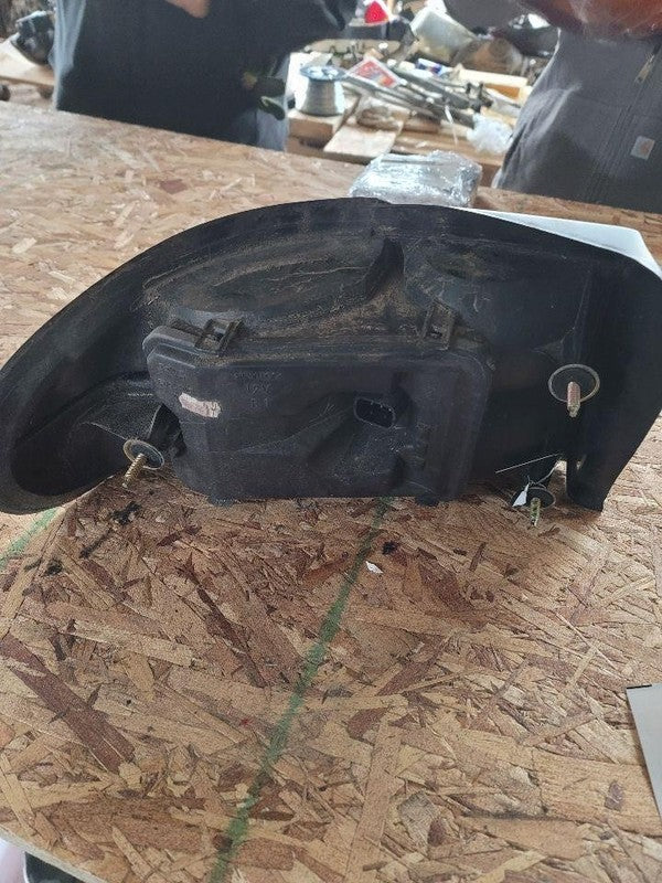 Tail Light Assembly CHEVY MALIBU Right 97 98 99 00 01 02 03 04 05